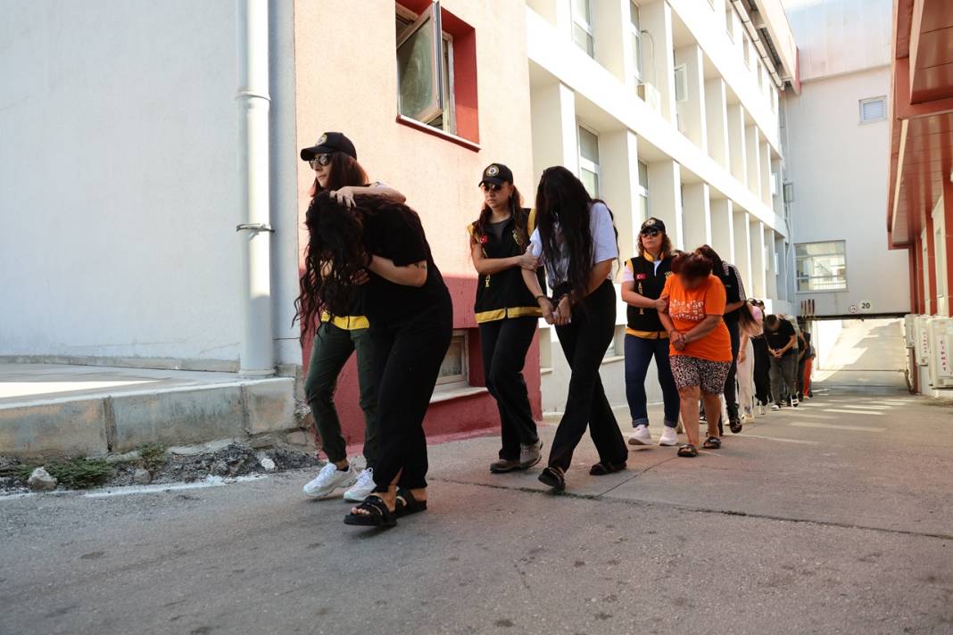 Fuhuş operasyonu! 17 kişi tutuklandı 3